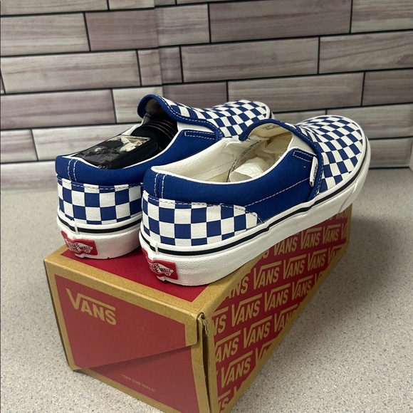 New NWT Vans ClassicSize 5 Junior Unisex Blue/White Checkered Slip-On Sneakers - Picture 7 of 9